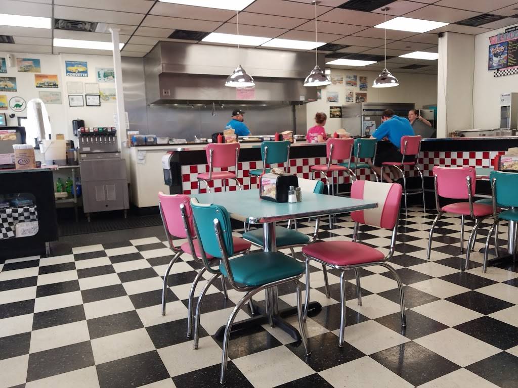 Hwy 55 Burgers Shakes & Fries | restaurant | 306 S Church St, Kenly, NC 27542, USA | 9192840450 OR +1 919-284-0450