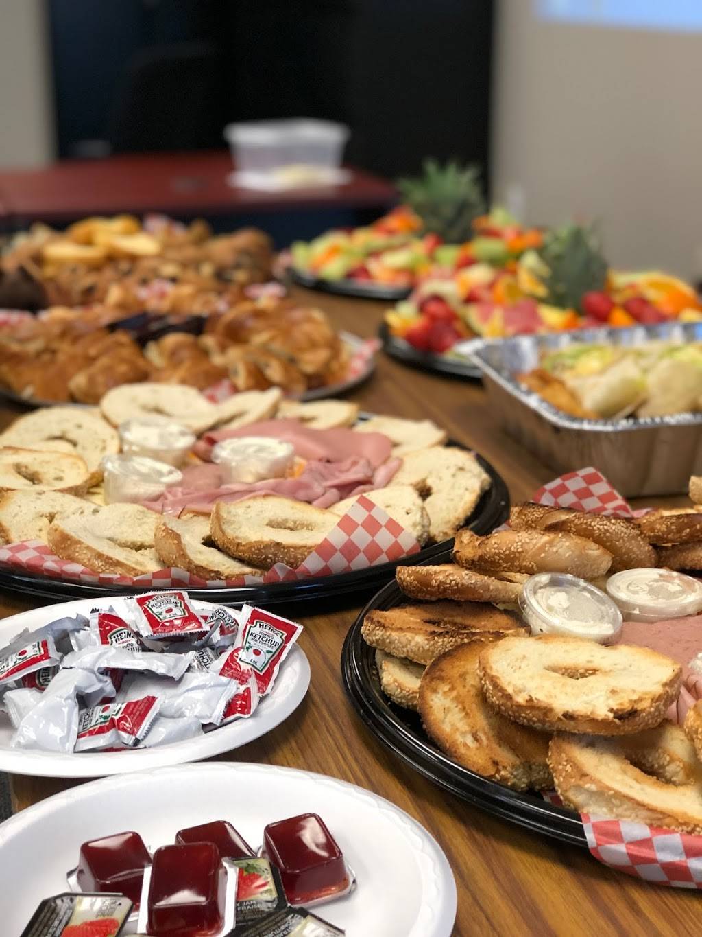 Cafe-teria Europa | restaurant | Tour A, 1600 Boul Saint-Martin Est, Laval, QC H7G 4R8, Canada | 4506676111 OR +1 450-667-6111