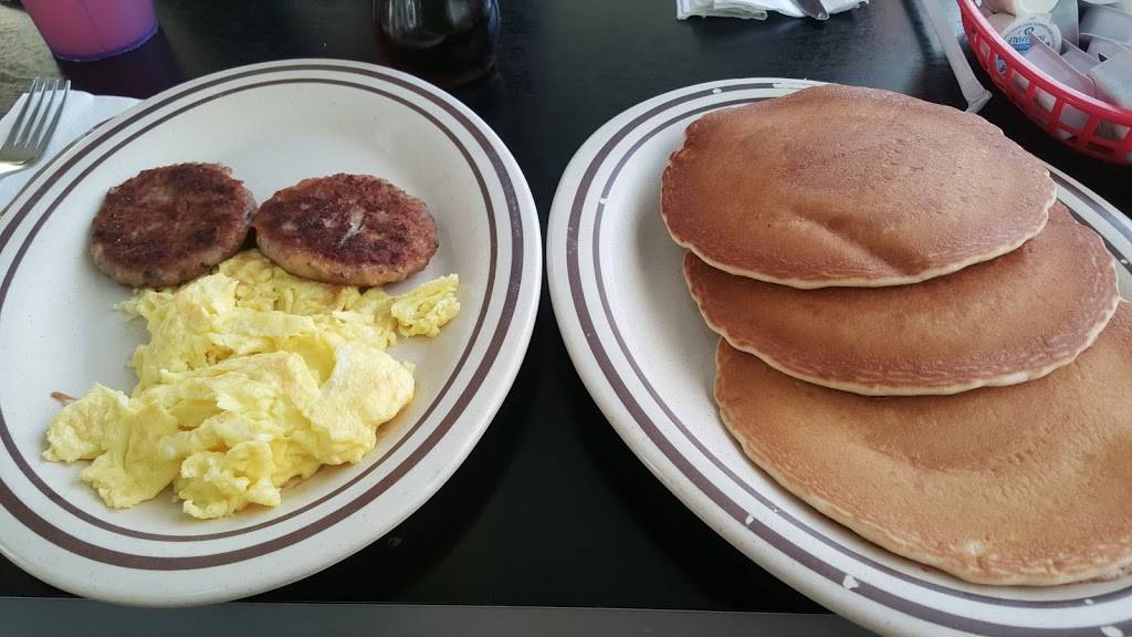 Omega Grill | restaurant | 18130 Fenkell Ave, Detroit, MI 48223, USA | 3138355000 OR +1 313-835-5000