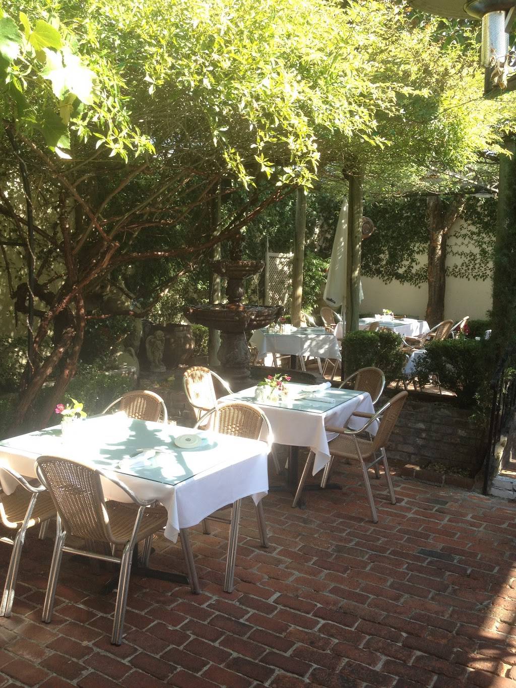 Della Santinas | restaurant | 133 E Napa St, Sonoma, CA 95476, USA | 7079350576 OR +1 707-935-0576