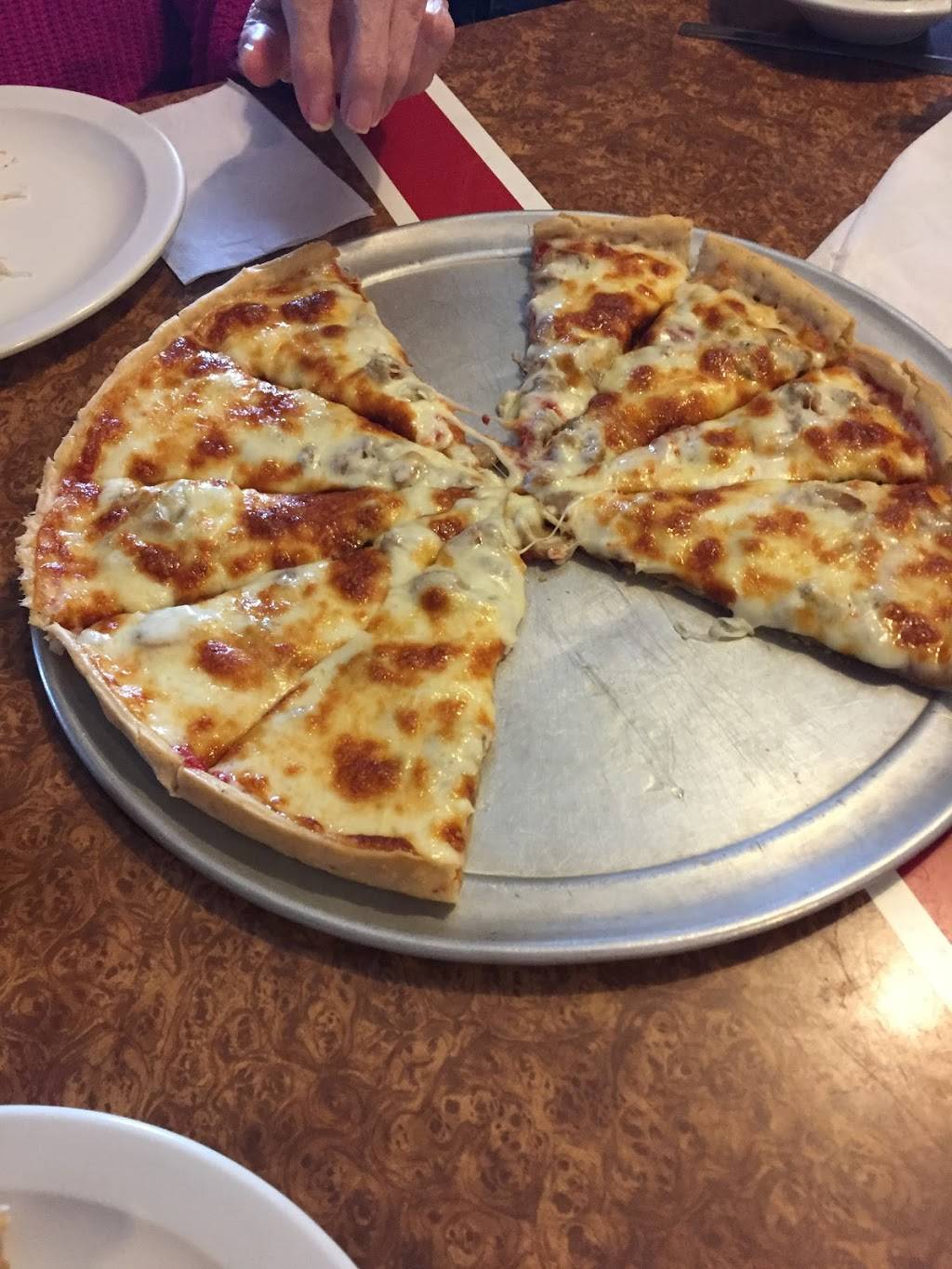 Neighbors Tap | restaurant | 1899 Rockdale Rd, Dubuque, IA 52003, USA | 5635569633 OR +1 563-556-9633