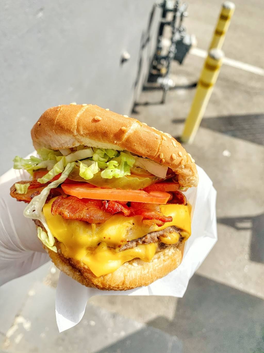 The Hut | restaurant | 4210 Vanowen Pl, Burbank, CA 91505, USA | 7474771181 OR +1 747-477-1181