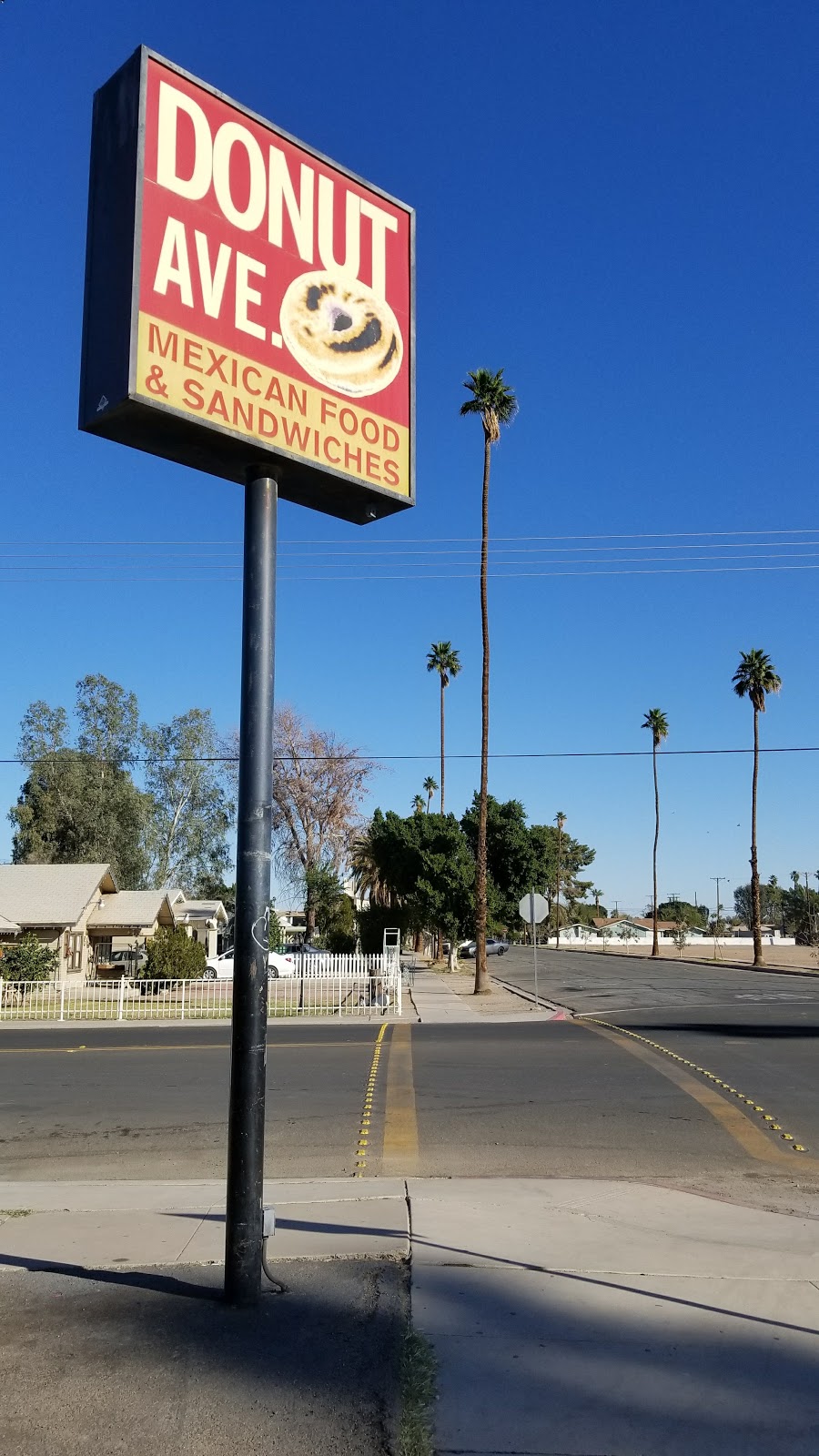 Donut Avenue | bakery | 583 Pine Ave, Holtville, CA 92250, USA | 7603565583 OR +1 760-356-5583