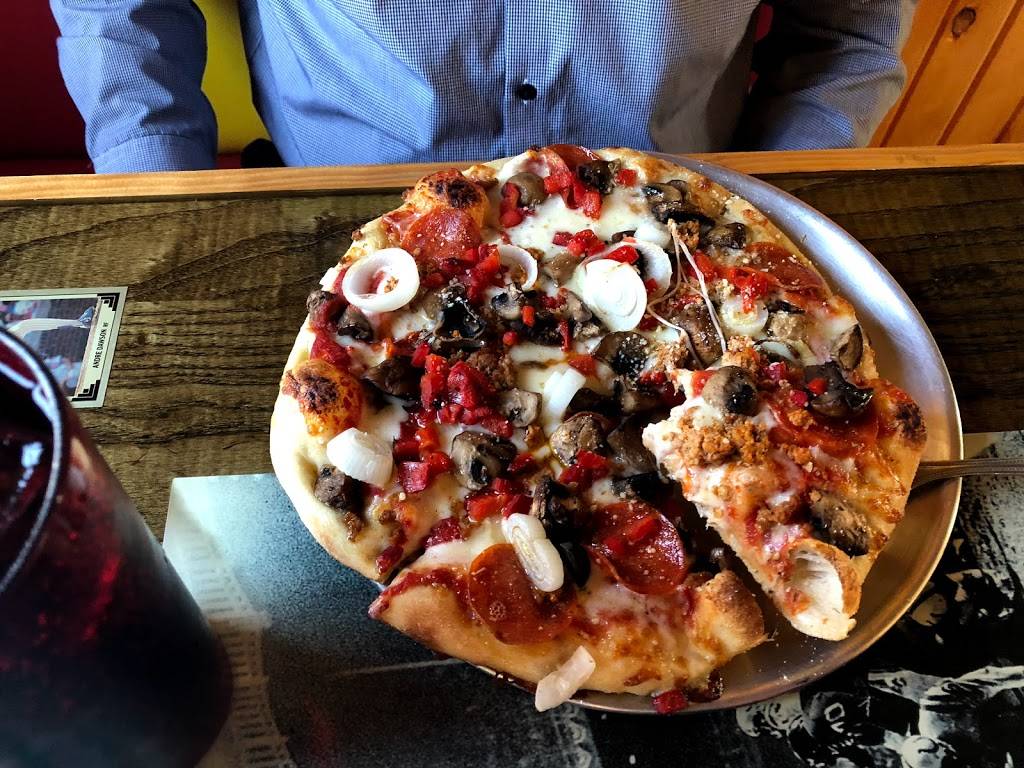 Trumans KC Pizza Tavern | restaurant | 400 SE 6th St, Des Moines, IA 50309, USA | 5152142759 OR +1 515-214-2759