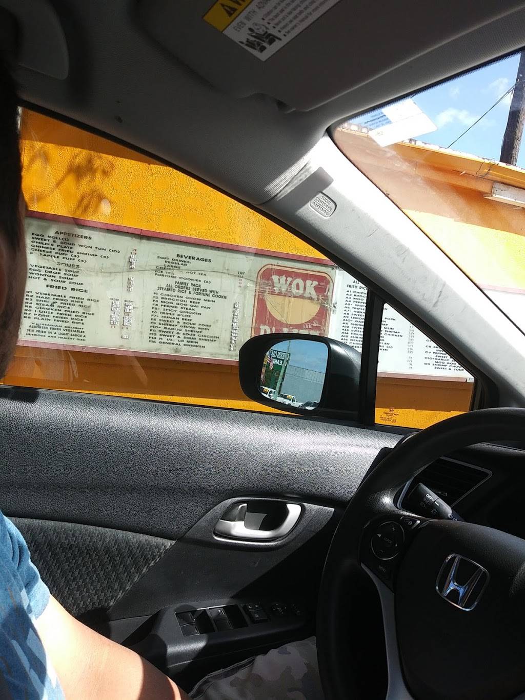 Wok DLite Chinese Cafe | cafe | 1033 Edgebrook Dr, Houston, TX 77034, USA | 7139430218 OR +1 713-943-0218