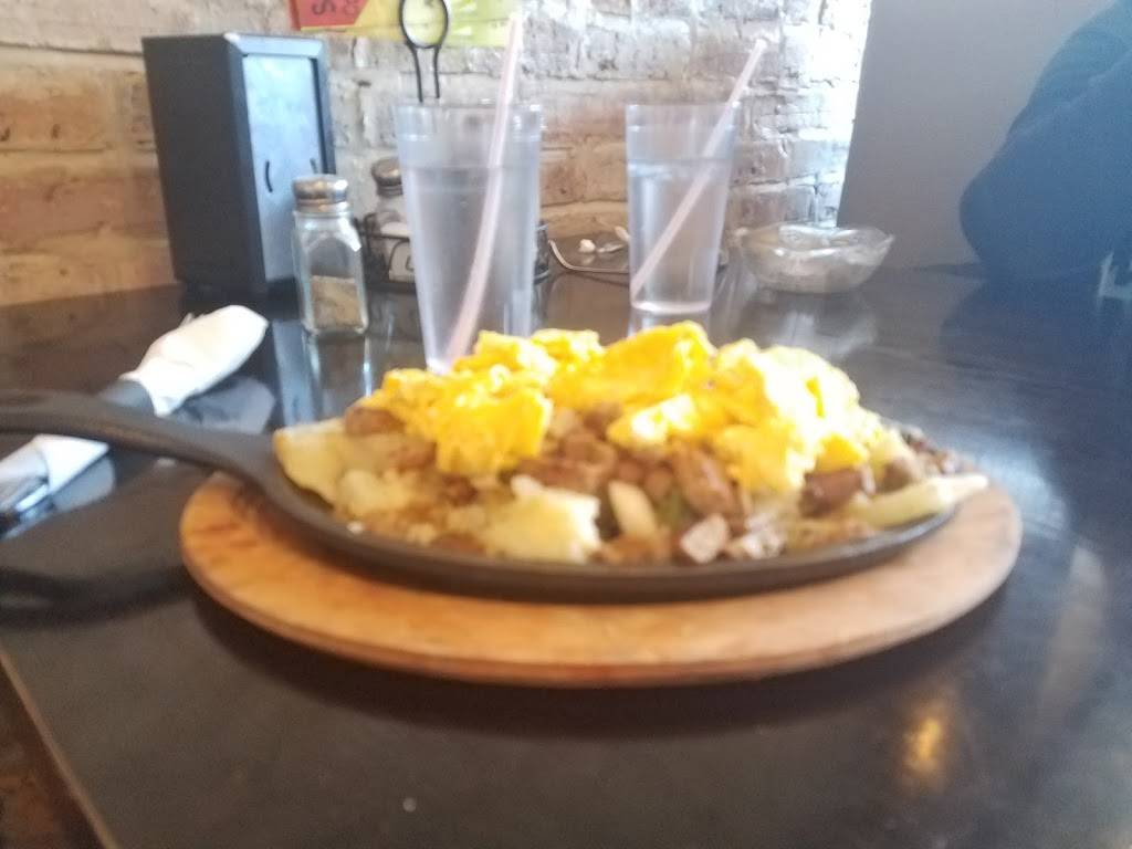 Skidoes | restaurant | 235 E 51st St, Chicago, IL 60615, USA | 7736905287 OR +1 773-690-5287