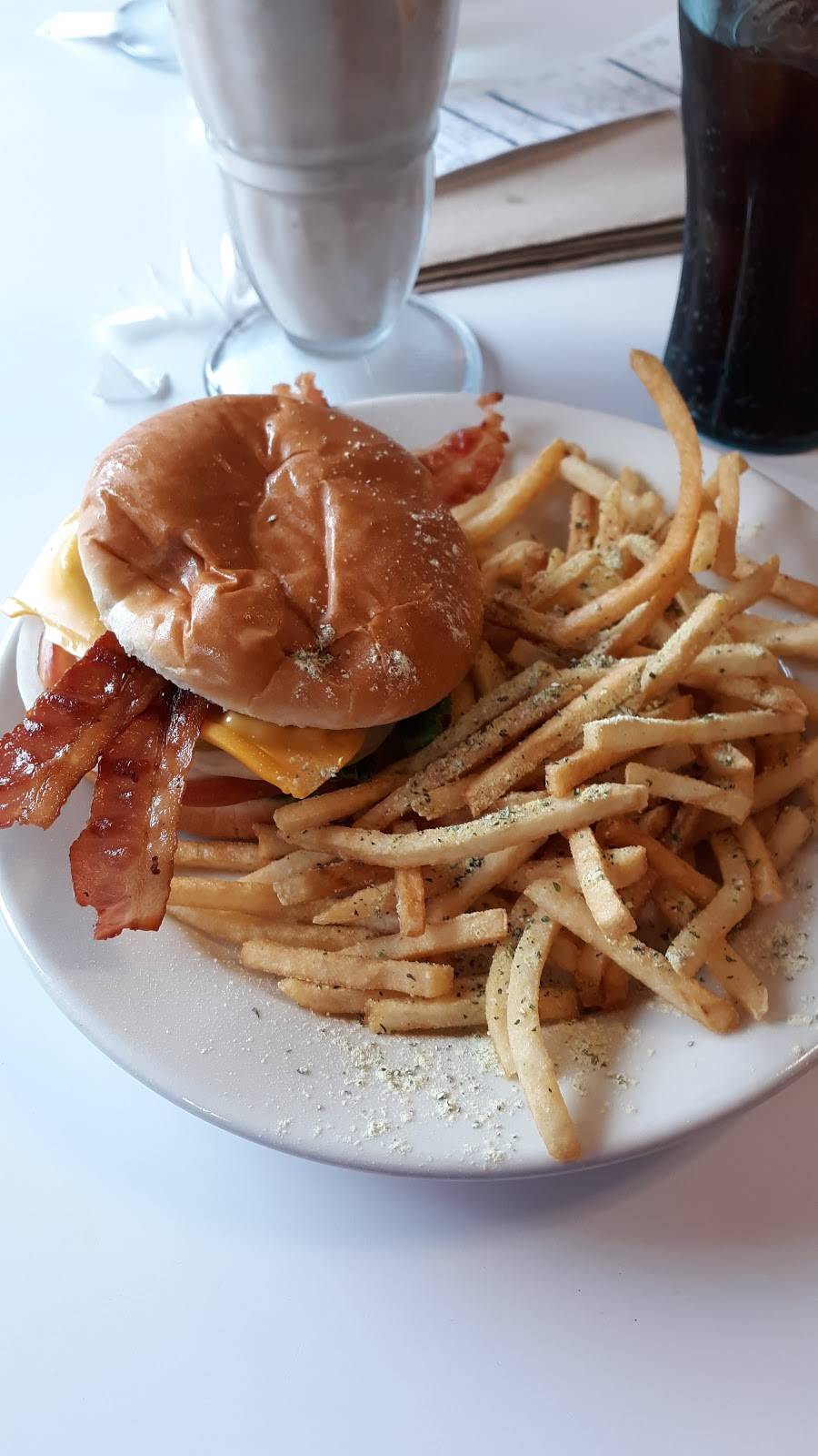 Steak n Shake | restaurant | 3409 US-60, Barboursville, WV 25504, USA | 3047332051 OR +1 304-733-2051