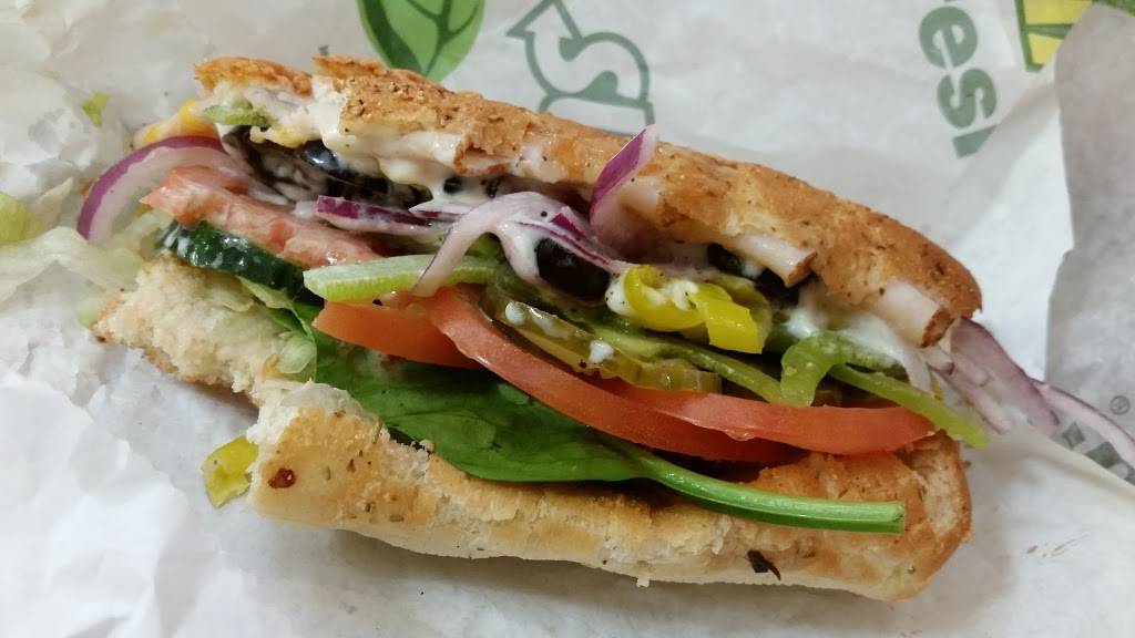 Subway Restaurants | restaurant | 12 S Plank St, Rossville, IN 46065, USA | 7653792009 OR +1 765-379-2009