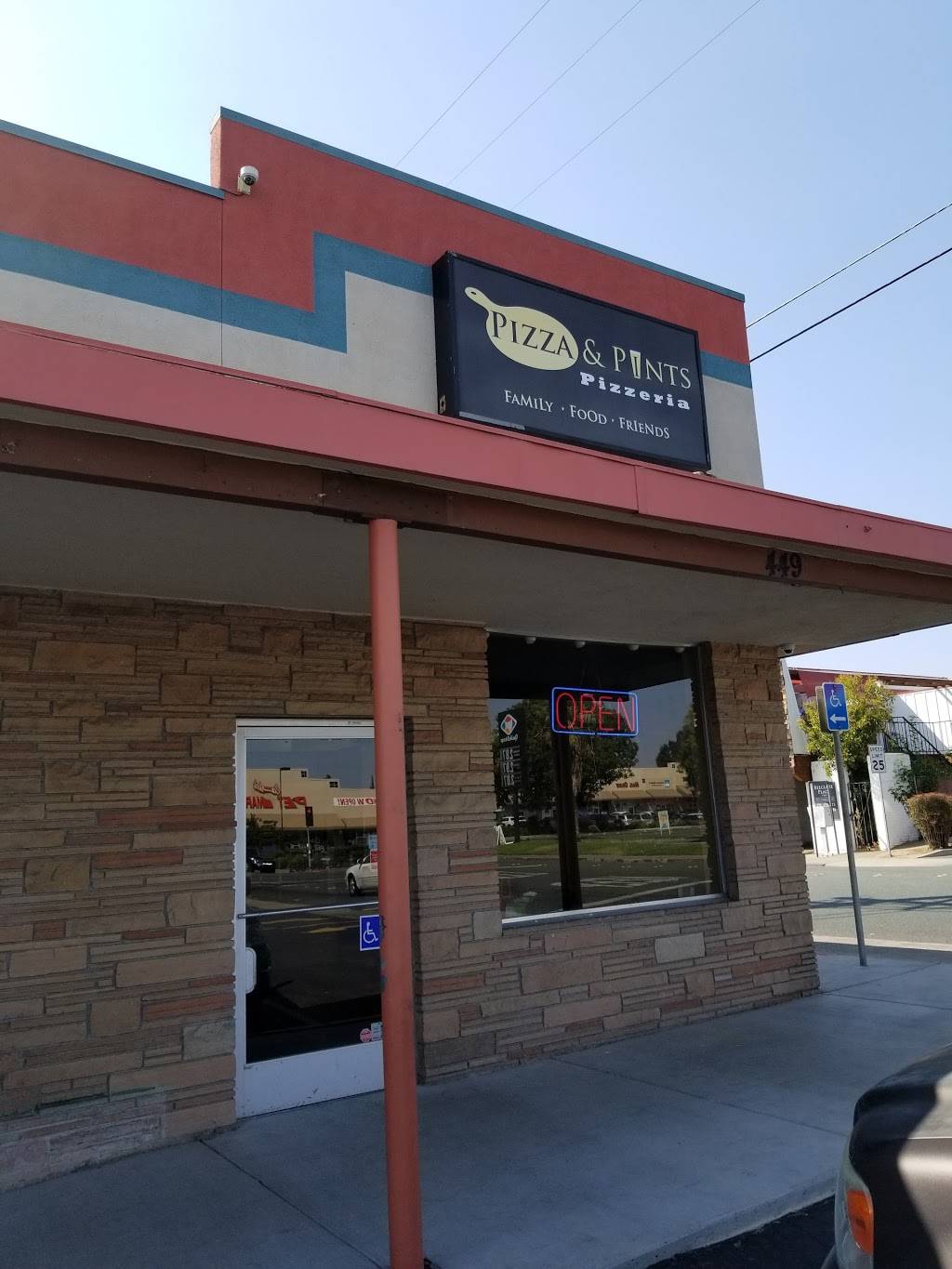 Pizza & Pints | restaurant | 449 N Main St, Manteca, CA 95336, USA | 2094459225 OR +1 209-445-9225
