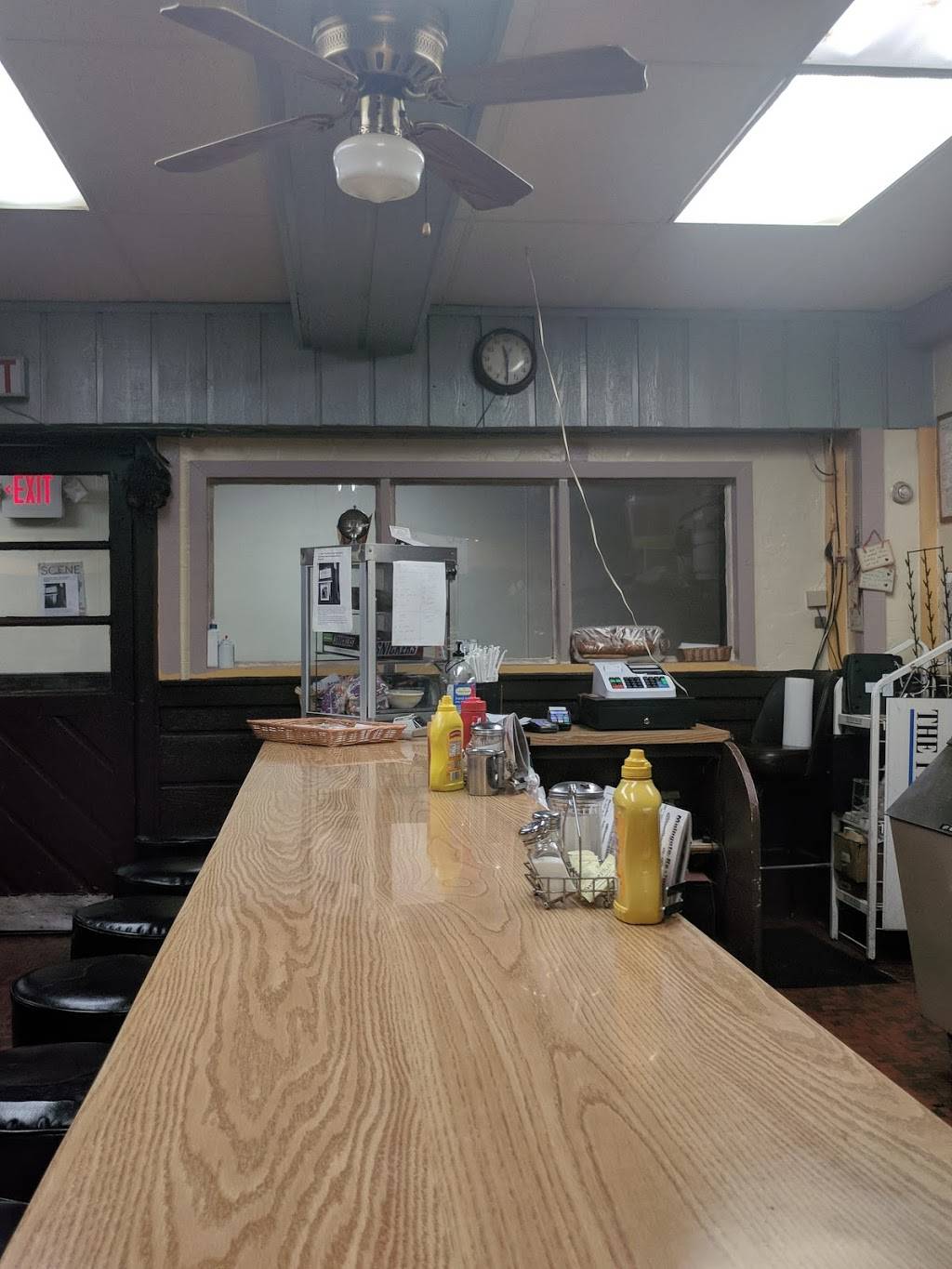 Main Gate Restaurant | restaurant | 3900 Orange Ave, Cleveland, OH 44115, USA | 2163915275 OR +1 216-391-5275