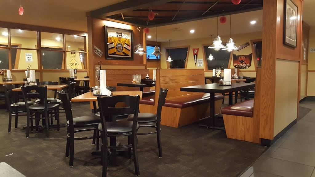 Pizza Hut | meal takeaway | 2840 S Academy Blvd, Colorado Springs, CO 80916, USA | 7193920550 OR +1 719-392-0550