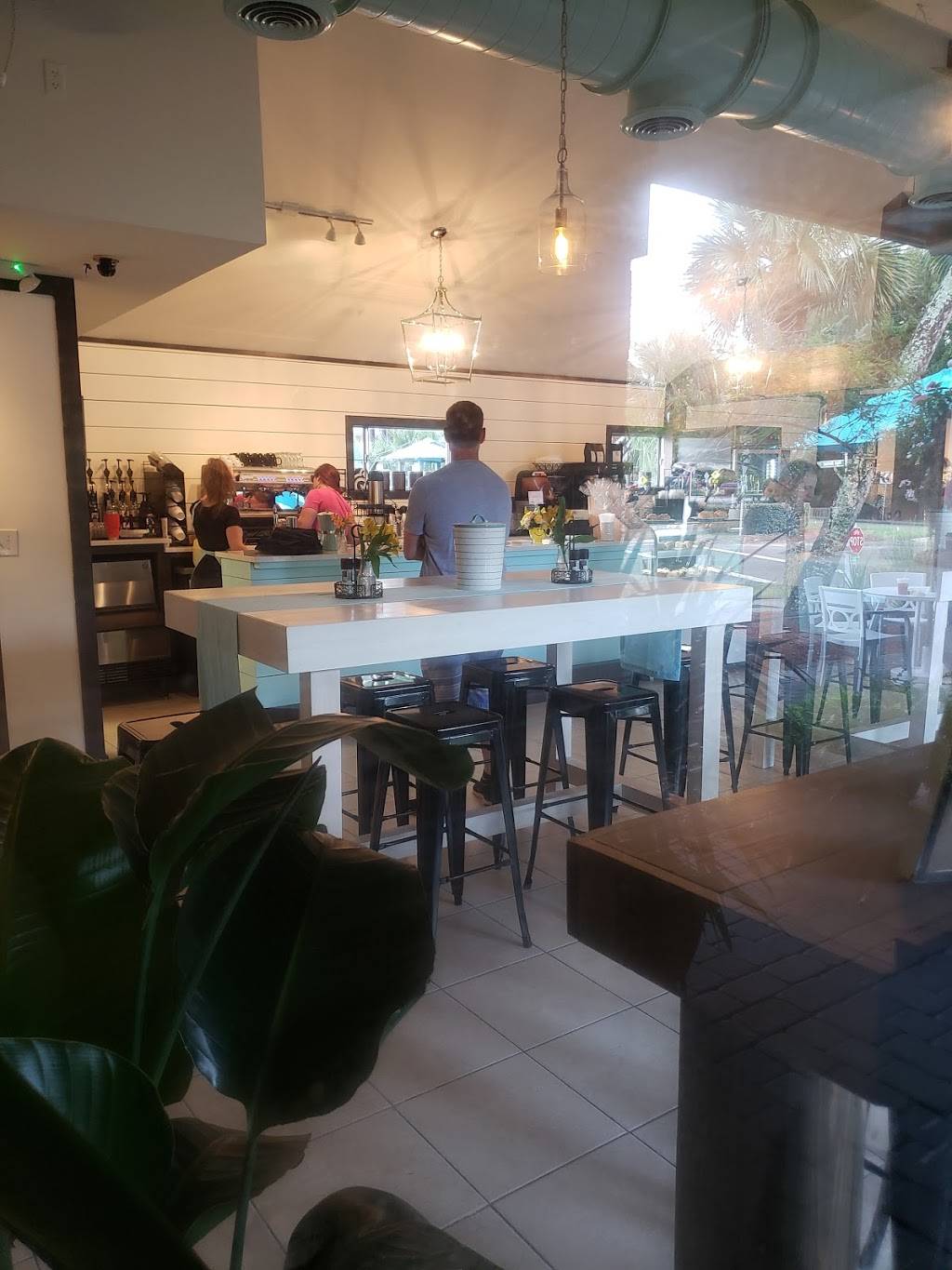 Carolina Coffee & Crumbs | restaurant | 101 Pope Ave, Hilton Head Island, SC 29928, USA | 8433424800 OR +1 843-342-4800