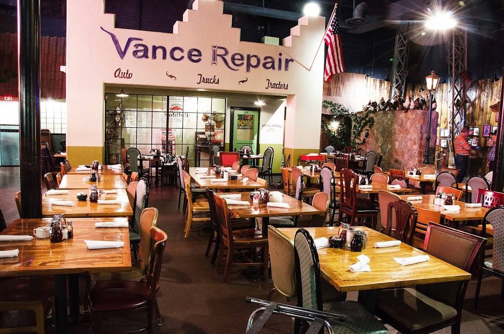 Babes Chicken Dinner House | restaurant | 230 N Center St, Arlington, TX 76011, USA | 8178010300 OR +1 817-801-0300