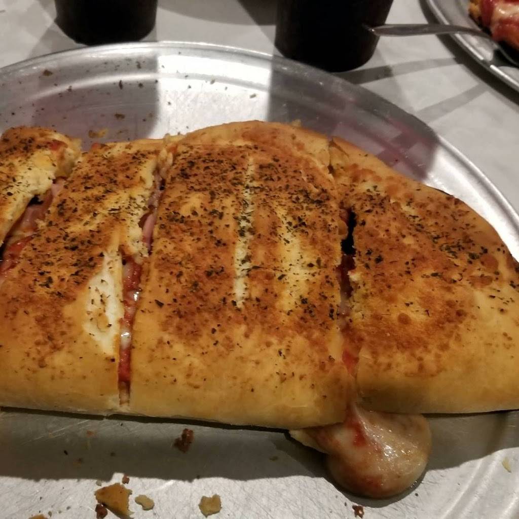 Filippos Pizza & Italian Food | restaurant | 200 S Market St, Monticello, IL 61856, USA | 2177622921 OR +1 217-762-2921