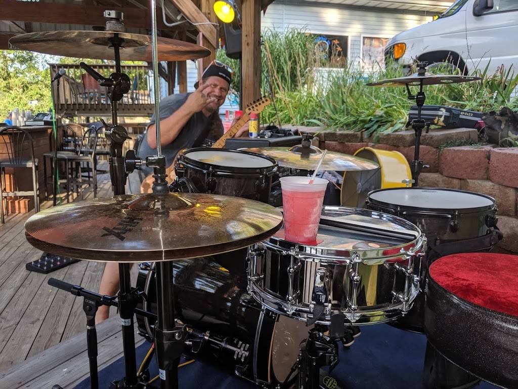 Bulldogs Beach House | restaurant | 121 Teton Ln, Camdenton, MO 65020, USA | 5738733311 OR +1 573-873-3311