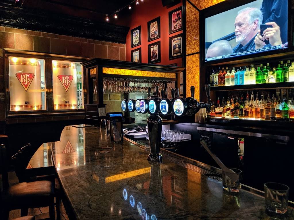 BJs Restaurant & Brewhouse | restaurant | 5510 E Broadway Blvd, Tucson, AZ 85711, USA | 5205120330 OR +1 520-512-0330