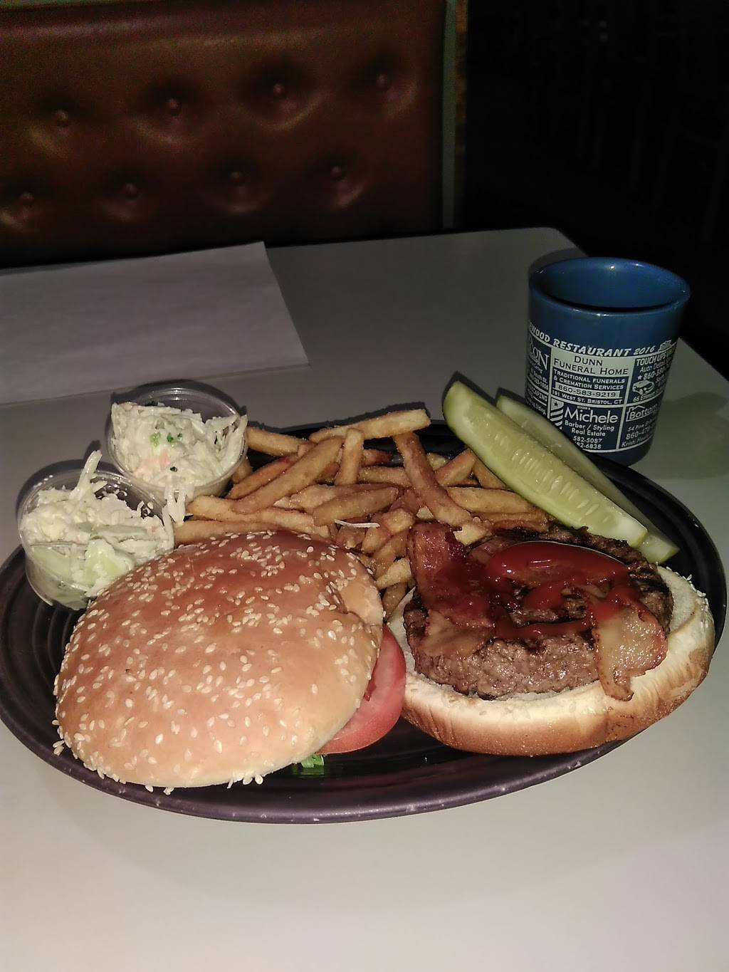 Applewood Restaurant & Bar | restaurant | 820 Farmington Ave, Bristol, CT 06010, USA | 8605897133 OR +1 860-589-7133