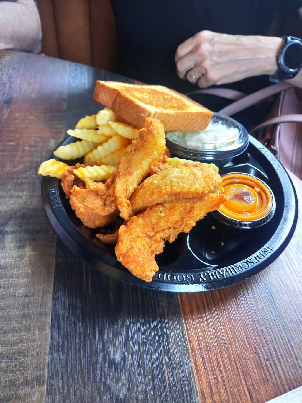 Zaxbys Chicken Fingers & Buffalo Wings | restaurant | 6625 Forest City Rd, Orlando, FL 32810, USA | 4072998554 OR +1 407-299-8554