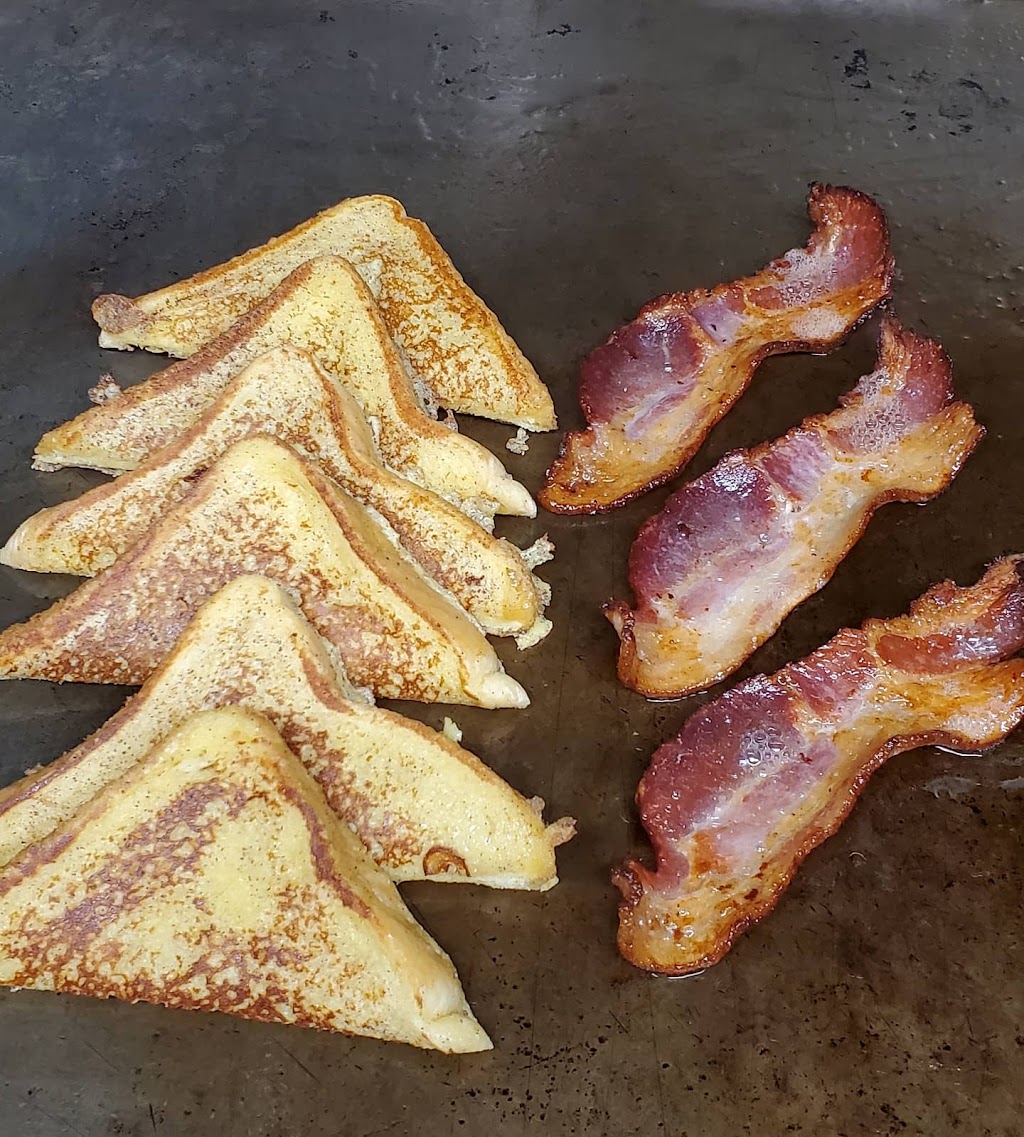 Kellans Dogs | restaurant | 360 SW Zobrist St, Estacada, OR 97023, USA | 9717104822 OR +1 971-710-4822