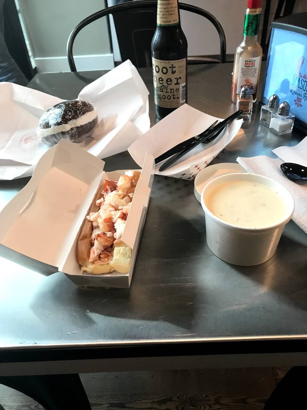 Masons Famous Lobster Rolls | restaurant | 156 National Plaza, Oxon Hill, MD 20745, USA | 3012987850 OR +1 301-298-7850