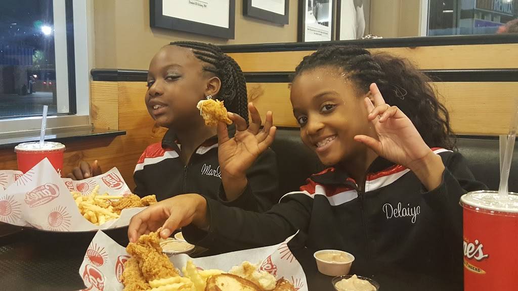 Raising Canes Chicken Fingers | meal takeaway | 5195 Plank Rd, Baton Rouge, LA 70805, USA | 2253564240 OR +1 225-356-4240