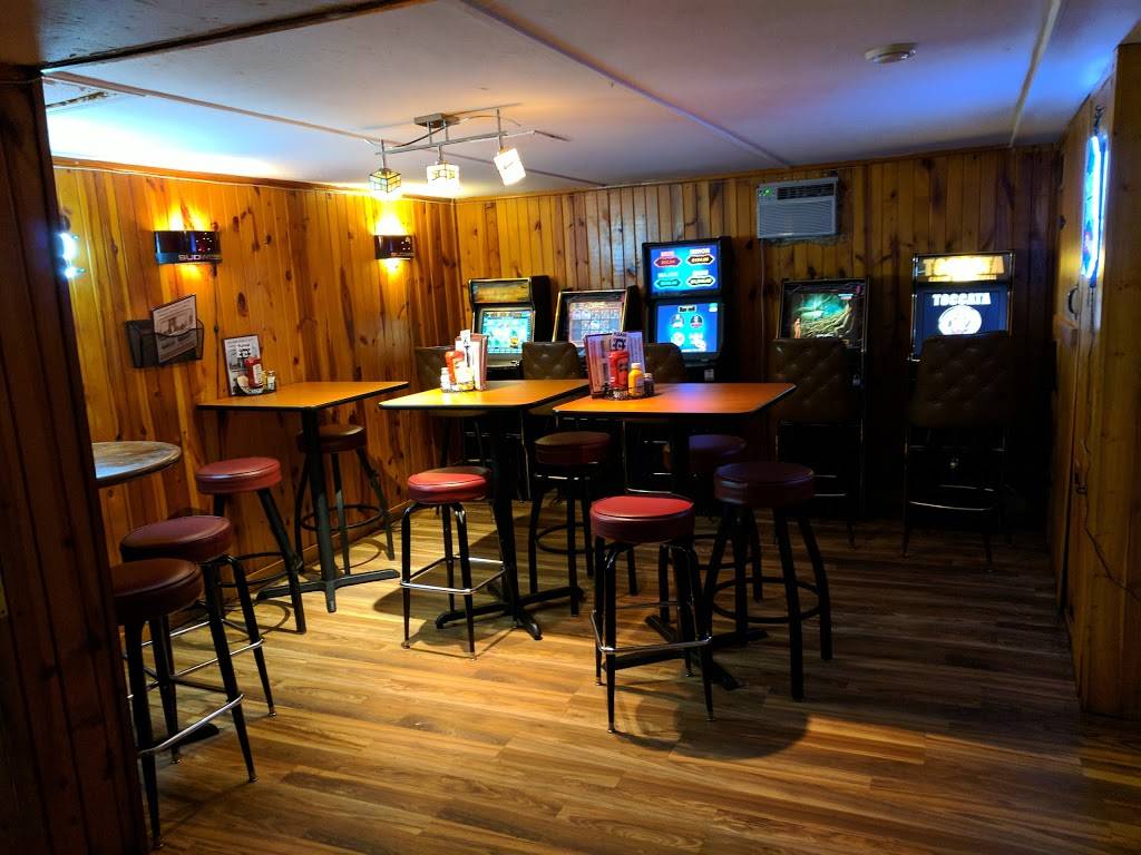 Amber Inn Bar & Grill | restaurant | 840 E Madison St, Eau Claire, WI 54703, USA | 7158320568 OR +1 715-832-0568