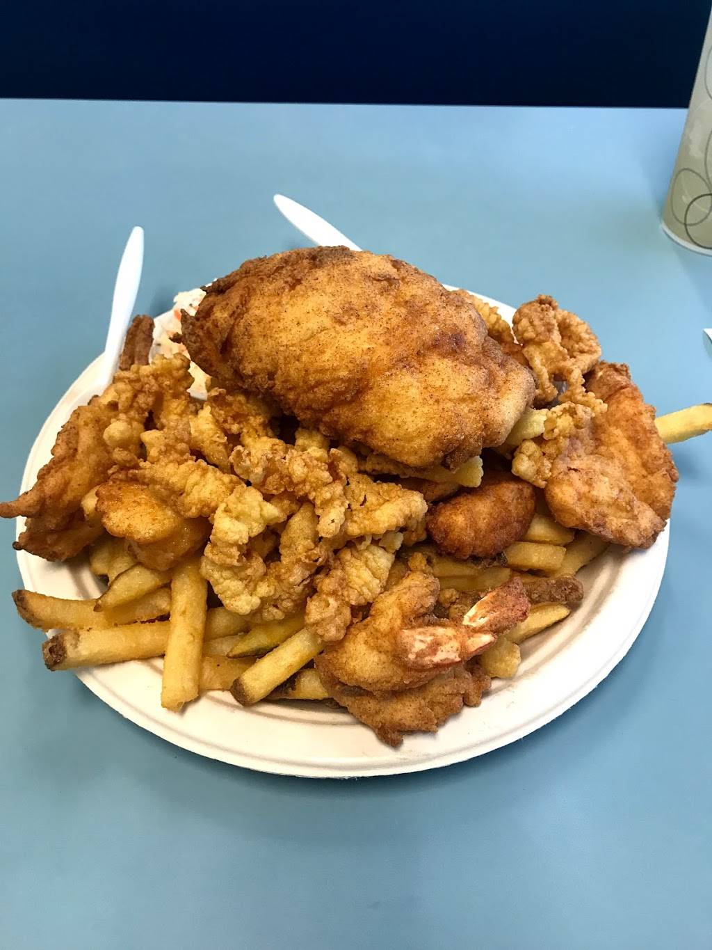 Skippers Restaurant | restaurant | 167 Main St, Niantic, CT 06357, USA | 8607393230 OR +1 860-739-3230