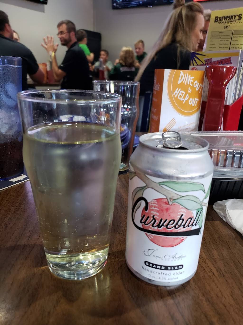 Brewskys Food & Spirits East | restaurant | 2840 S 70th St, Lincoln, NE 68506, USA | 4024832739 OR +1 402-483-2739