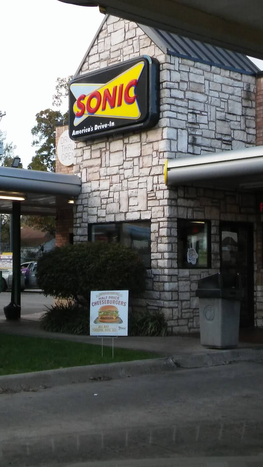 Sonic Drive-In | restaurant | 1106 W Central Ave, Carthage, MO 64836, USA | 4173589686 OR +1 417-358-9686