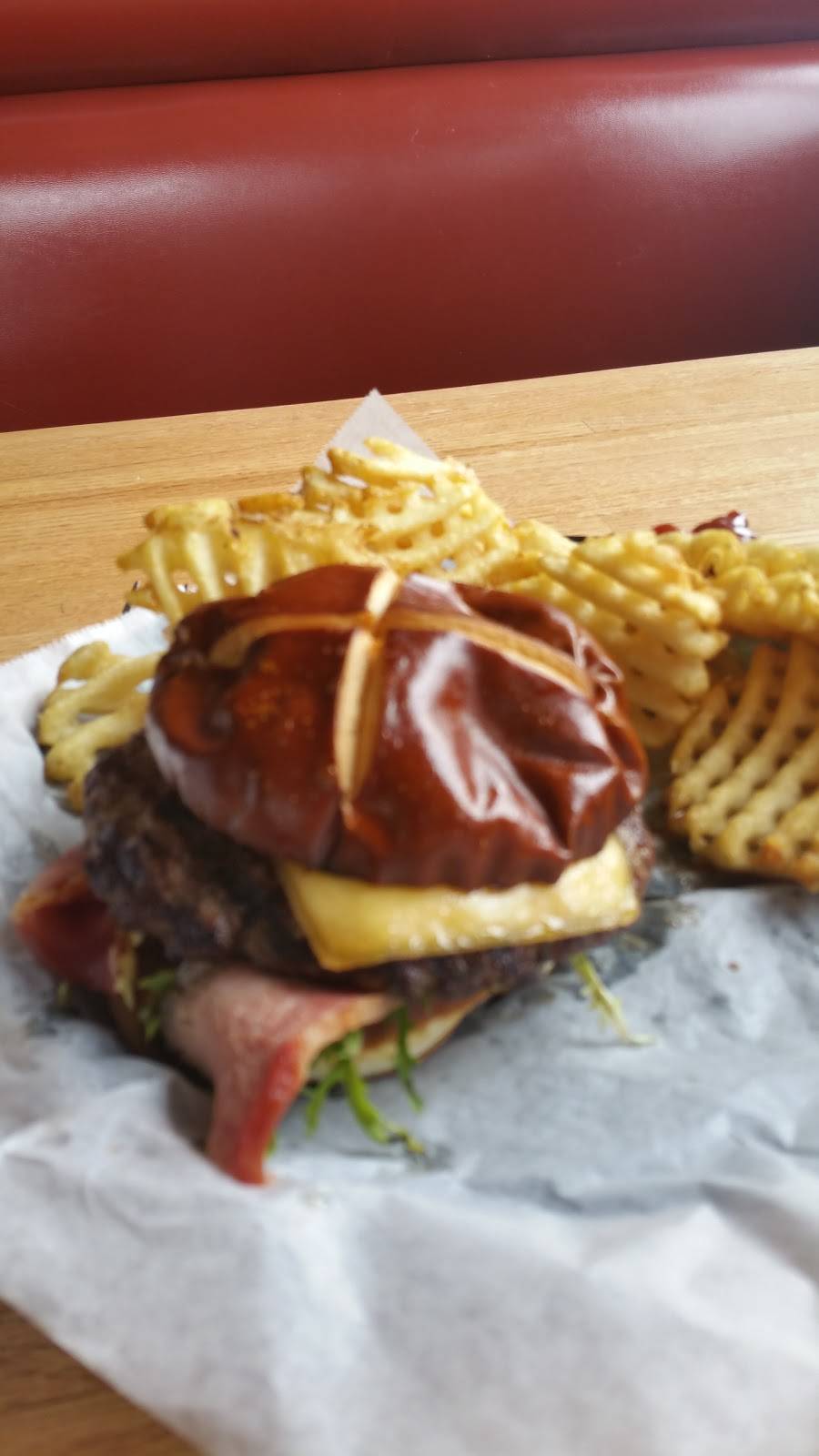 Charcoal Grill | restaurant | 1200 Port Washington Rd, Grafton, WI 53024, USA | 2623751700 OR +1 262-375-1700