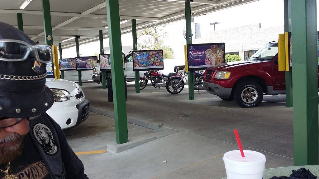 Sonic Drive-In | restaurant | 1089 W McClain Ave, Scottsburg, IN 47170, USA | 8127522165 OR +1 812-752-2165