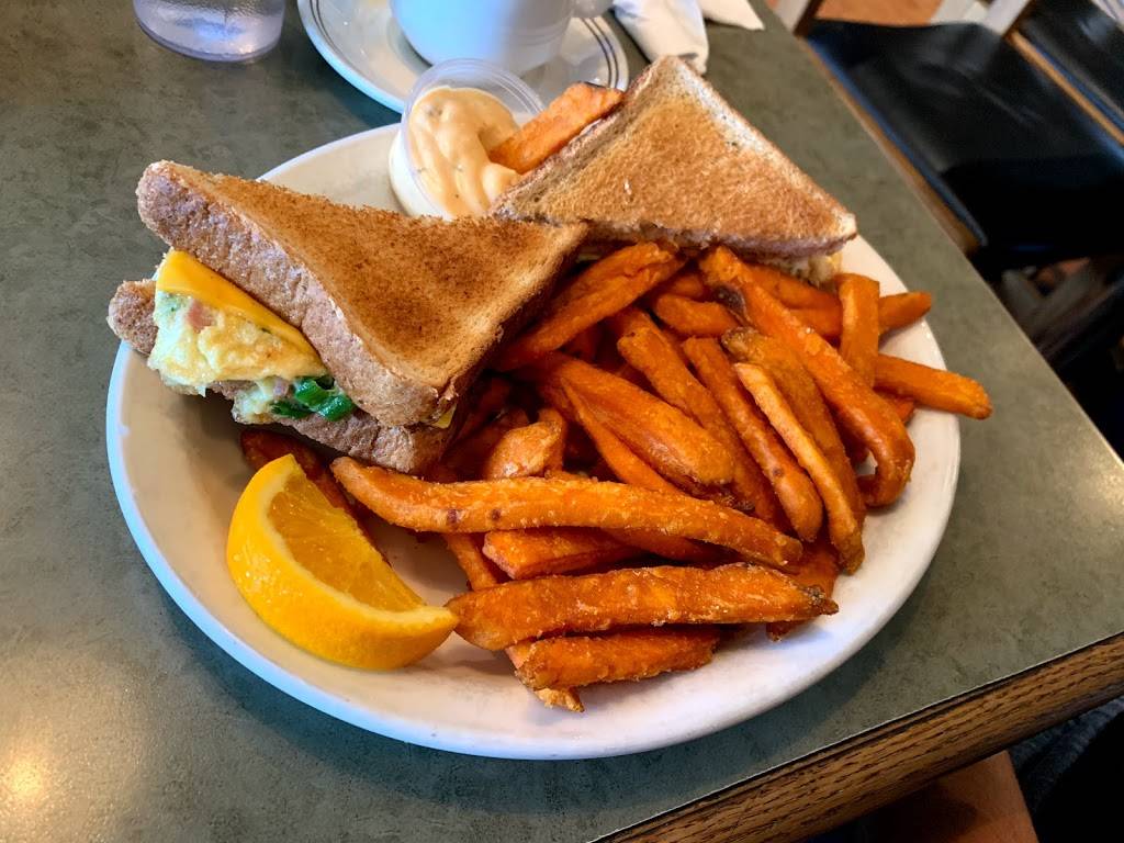 Peter Gs Bar And Grill | restaurant | 1060 Wilson Ave, North York, ON M3K 1G6, Canada | 4166365660 OR +1 416-636-5660