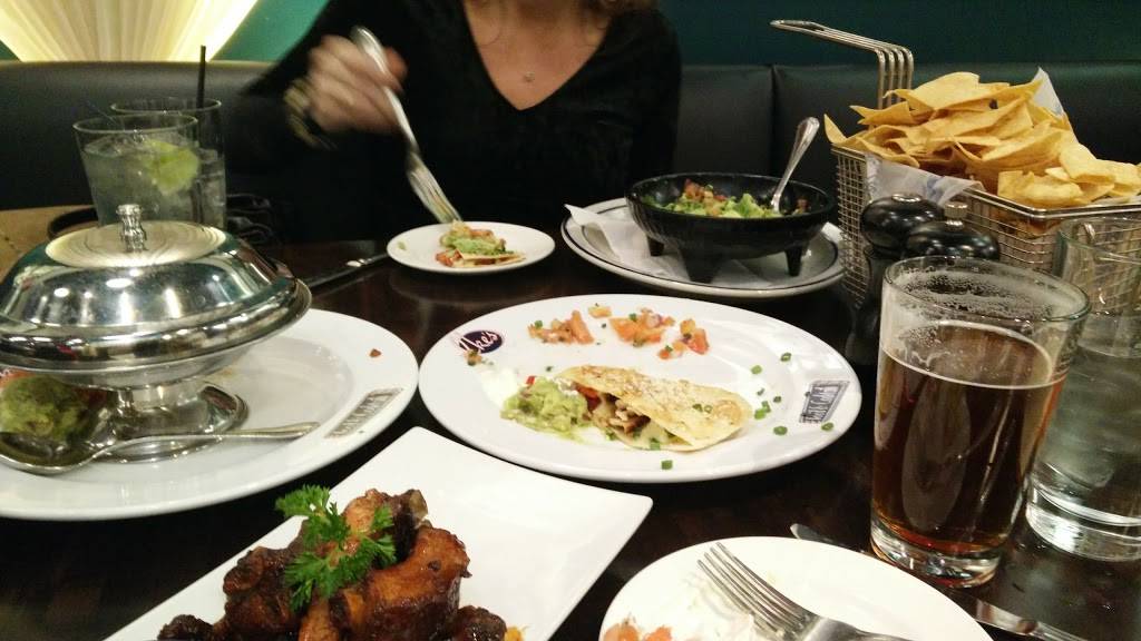 Ikes Food & Cocktails | restaurant | 4400 W 78th St, Bloomington, MN 55435, USA | 9528314537 OR +1 952-831-4537