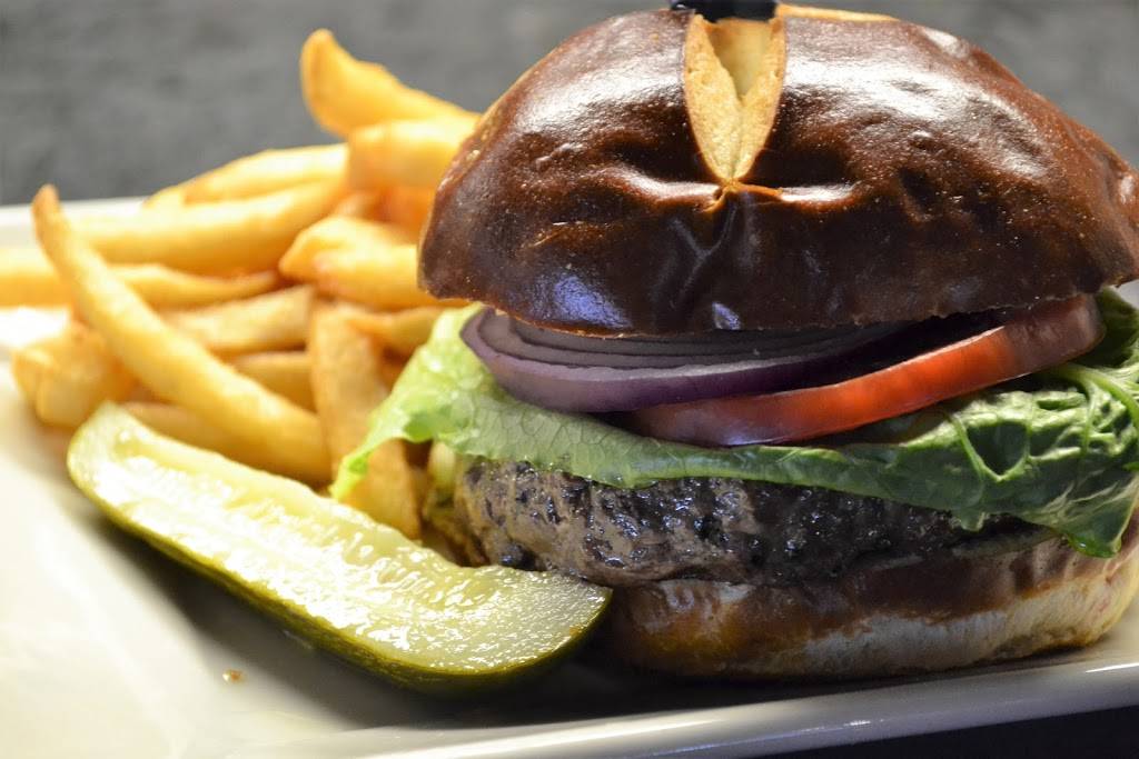 Fahrenheit Two Twelve | restaurant | 10805 Broadway, Crown Point, IN 46307, USA | 2196638160 OR +1 219-663-8160