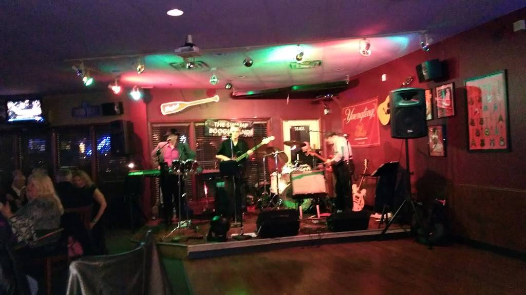 Bullfrogs Sports Café | restaurant | 33137 Center Ridge Rd, North Ridgeville, OH 44039, USA | 4403273764 OR +1 440-327-3764