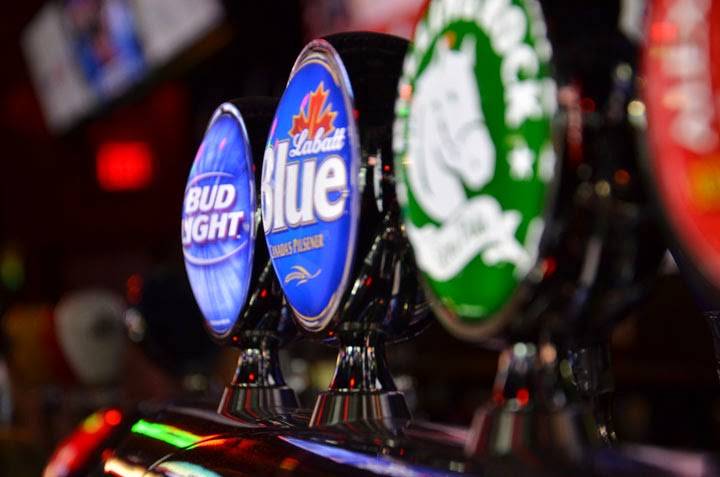 Hoops Sports Bar & Grill | restaurant | 7555 Montrose Rd, Niagara Falls, ON L2H 2E9, Canada | 9053744667 OR +1 905-374-4667