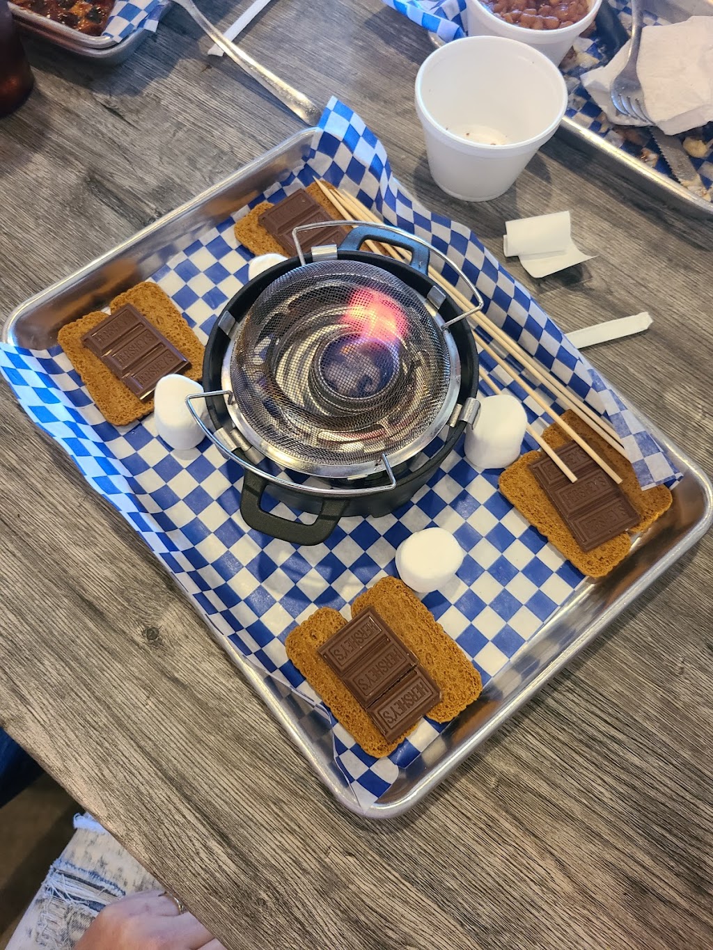 2Dudes Brew & Que | restaurant | 436 Desiard St, Monroe, LA 71201, USA | 3188555808 OR +1 318-855-5808