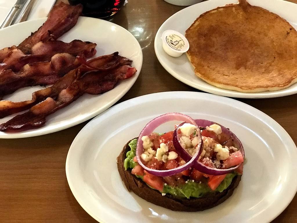 Sunset Grill | restaurant | 235 Ira Needles Blvd, Kitchener, ON N2N 0B5, Canada | 5195781124 OR +1 519-578-1124