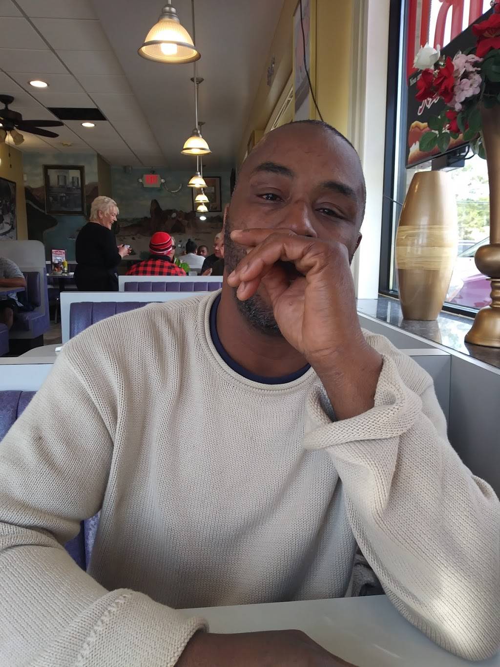 Kings Deli | restaurant | 21515 Gratiot Ave, Eastpointe, MI 48021, USA | 5867732500 OR +1 586-773-2500