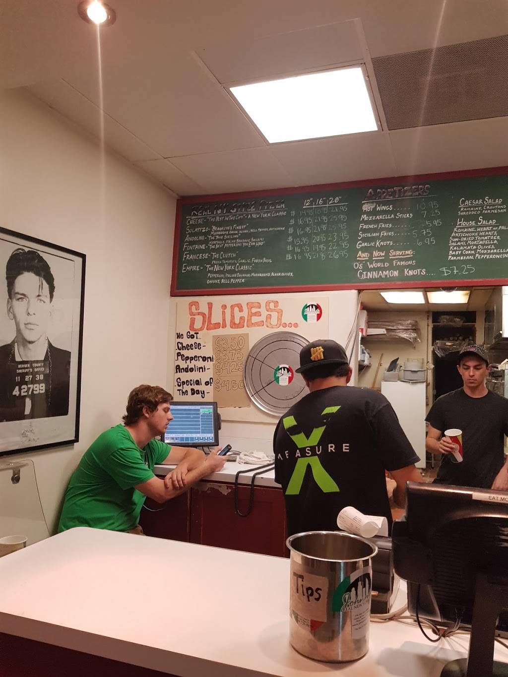 Johnnys Real New York Pizza | restaurant | 2756 East Coast Hwy, Corona Del Mar, CA 92625, USA | 9497299159 OR +1 949-729-9159