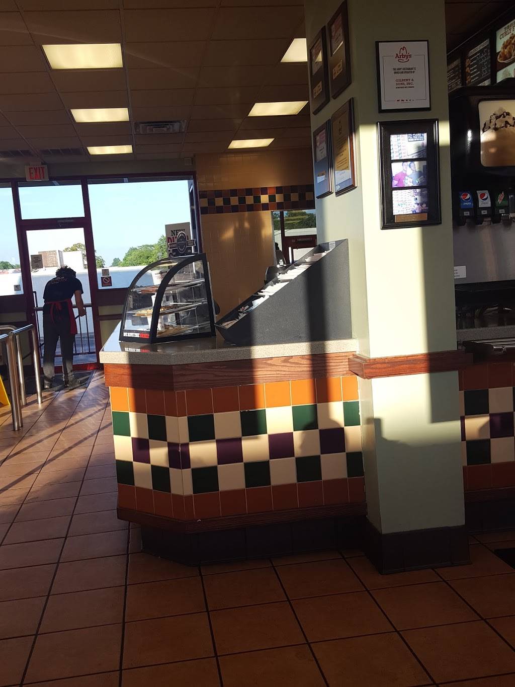 Arbys | meal takeaway | 1416 W Kearney St, Springfield, MO 65803, USA | 4178659779 OR +1 417-865-9779