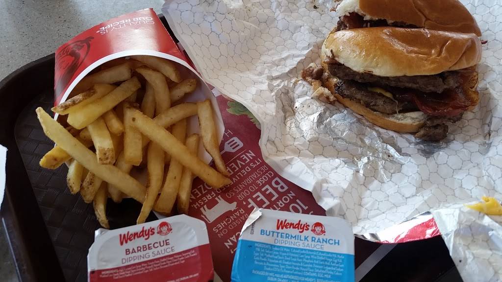 Wendys | restaurant | 225 N Dixie Blvd, Radcliff, KY 40160, USA | 2703516780 OR +1 270-351-6780
