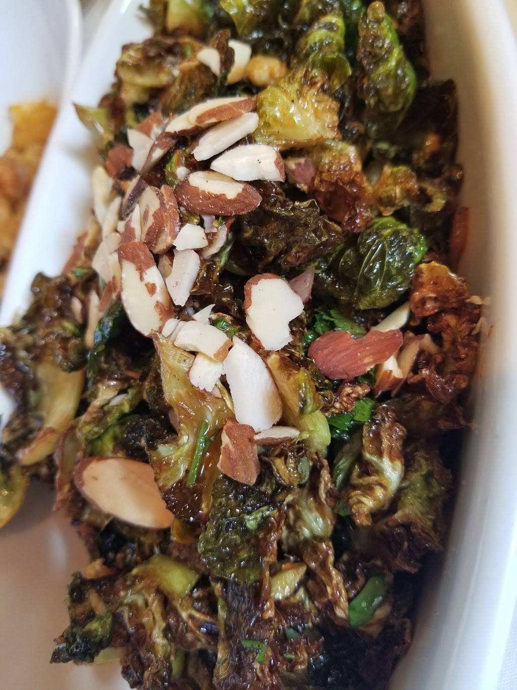 Jack & Charlies | restaurant | 204 E Oak Ave, Visalia, CA 93291, USA | 5597385752 OR +1 559-738-5752