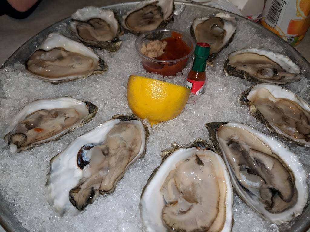 Holly Crab | restaurant | 16 Merrimack St, Lowell, MA 01852, USA | 9783237879 OR +1 978-323-7879