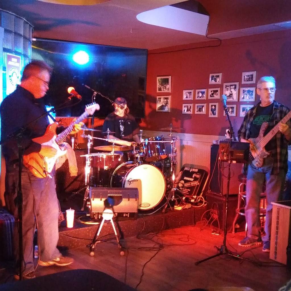 Costas Village Bar | restaurant | 35234 W Michigan Ave, Wayne, MI 48184, USA | 7347292360 OR +1 734-729-2360