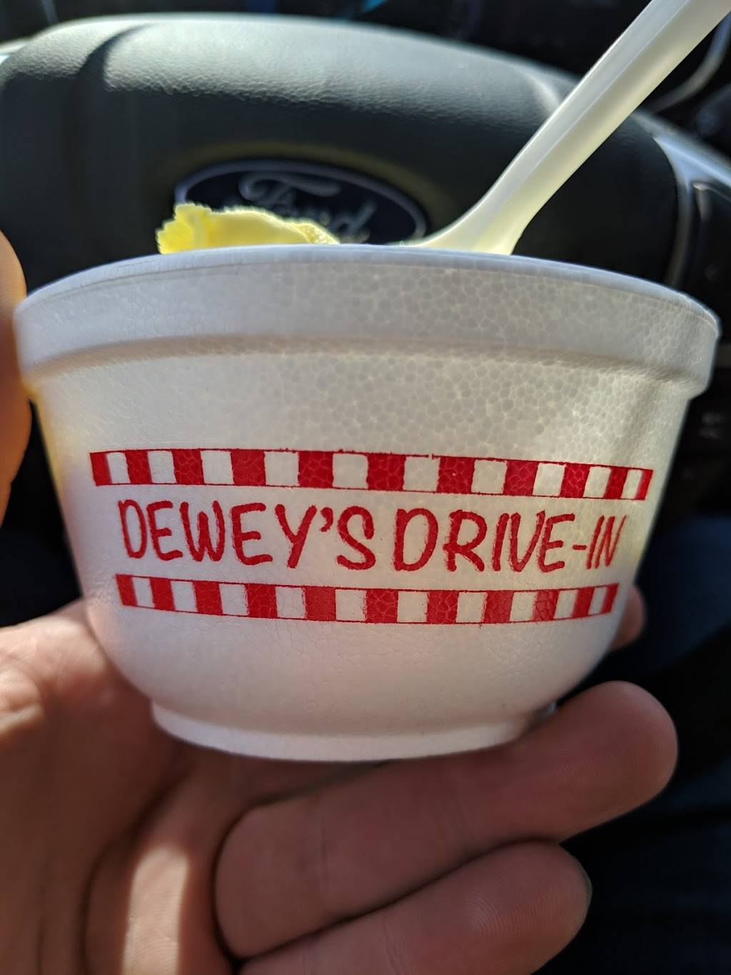 Deweys Drive-In | restaurant | 620 E Richardson St, Farmer City, IL 61842, USA | 3099283663 OR +1 309-928-3663