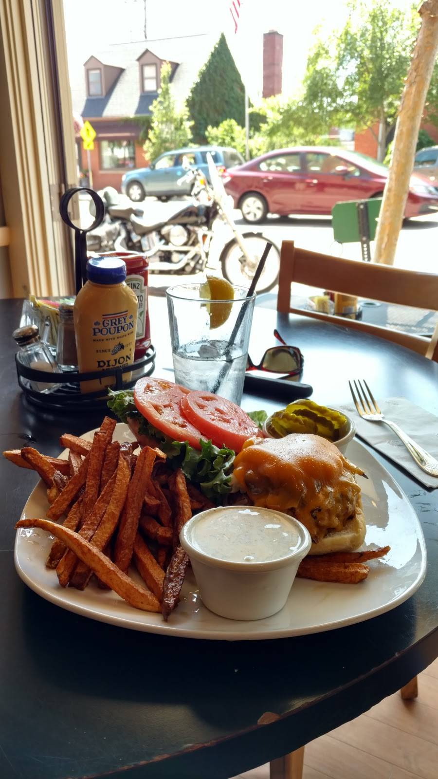 Ricks Cafe | restaurant | 86 N Main St, Chagrin Falls, OH 44022, USA | 4402477666 OR +1 440-247-7666