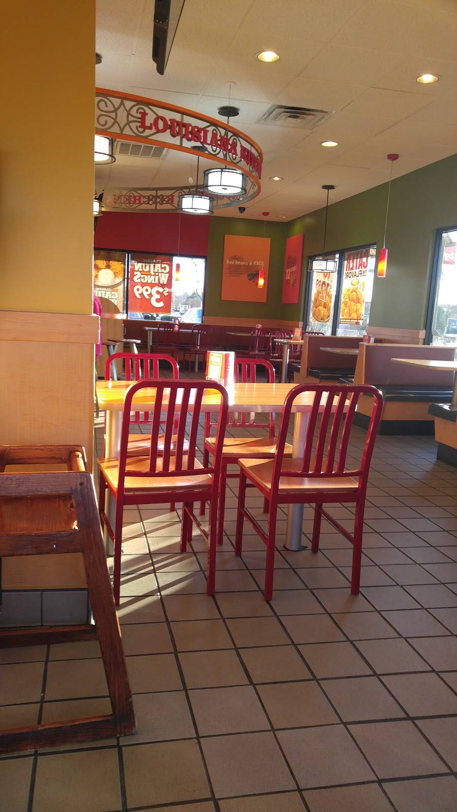 Popeyes Louisiana Kitchen | restaurant | 4720 Showcase Blvd, Memphis, TN 38118, USA | 9015661400 OR +1 901-566-1400