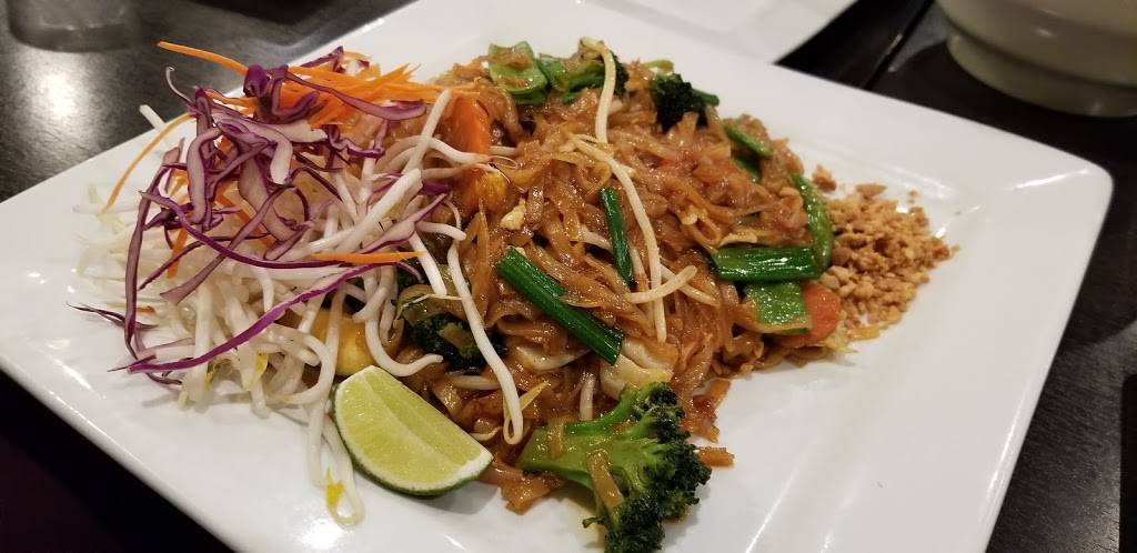 Ma Now Thai Cuisine | restaurant | 2225 NE Allie Ave #915, Hillsboro, OR 97124, USA | 5036455959 OR +1 503-645-5959
