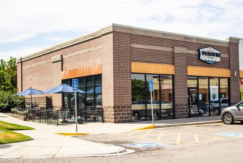 Twin Fin Poke | restaurant | 2720 S Colorado Blvd #704, Denver, CO 80222, USA | 3035347653 OR +1 303-534-7653